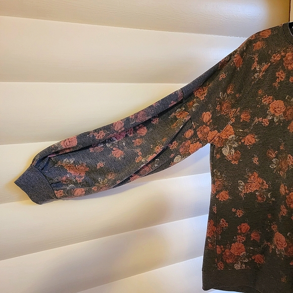 Knox Rose Puff (Balloon) Sleeve Flowered Sweatshirt - Picture 2 of 10